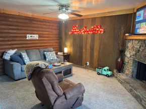 Log Cabin Close to Percy Preist Lake